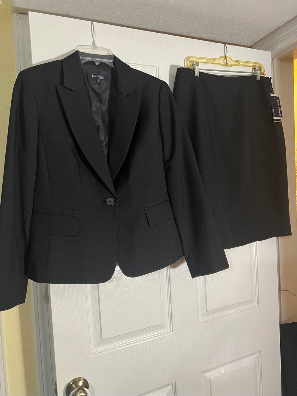 Evan Picone Black Two-Piece Pantsuit - Single-Button Jacket & Straight Skirt